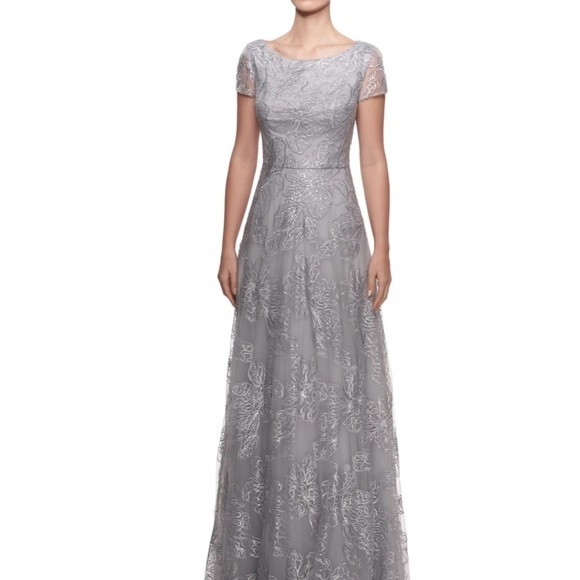 NWT La Femme Sequin Floral Embroidered Gown Size 4 - Picture 1 of 9